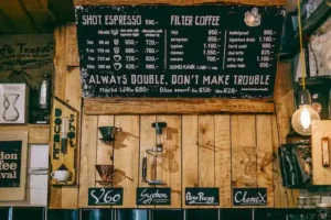 Menjelajahi Cita Rasa Kopi: Dari Jenis Biji Hingga Menu Favorit di Kedai Kopi